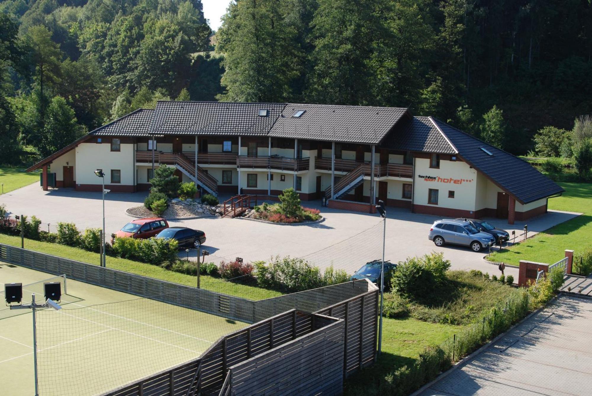 Tx Hotel Hostinné Kültér fotó