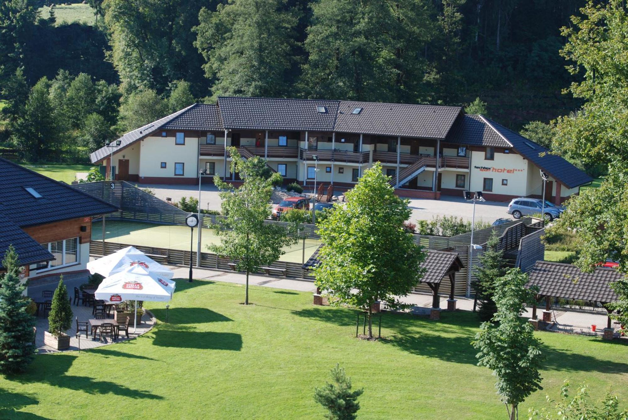 Tx Hotel Hostinné Kültér fotó