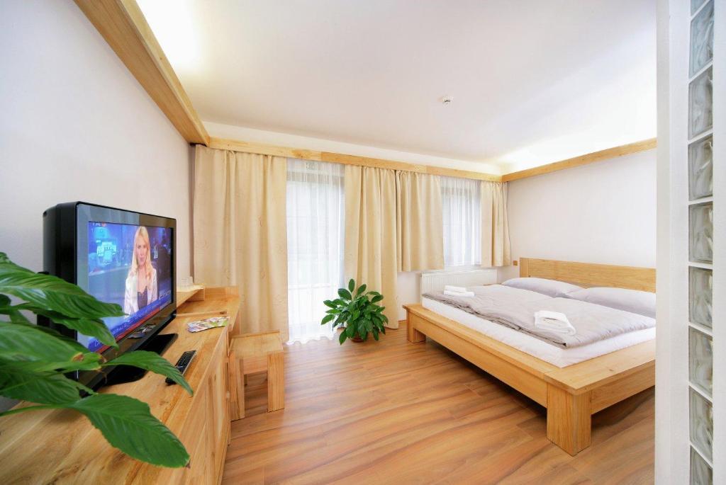 Tx Hotel Hostinné Kültér fotó